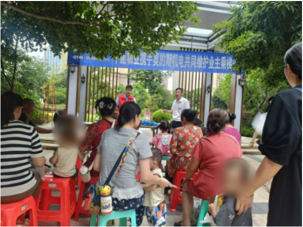 鼎红金投 中建城服守护乘梯安全，共筑安全出行防线